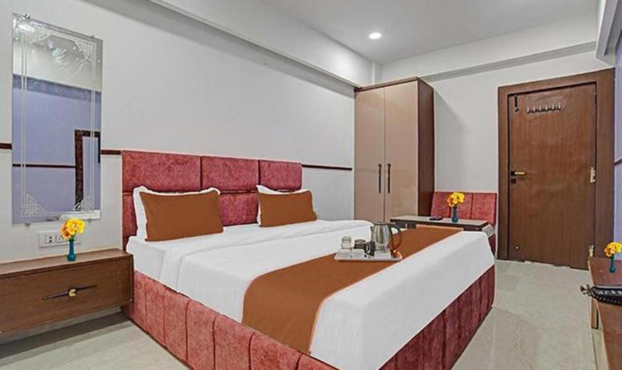 Fabhotel Elite Residency 印多尔 外观 照片